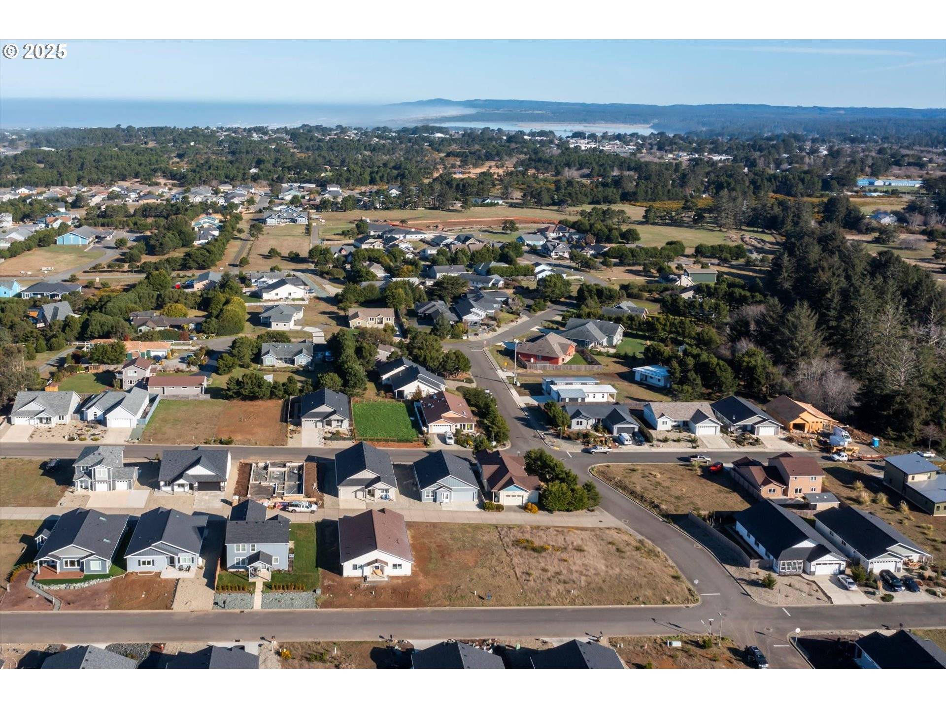 Bandon, OR 97411,728 SEACREST DR