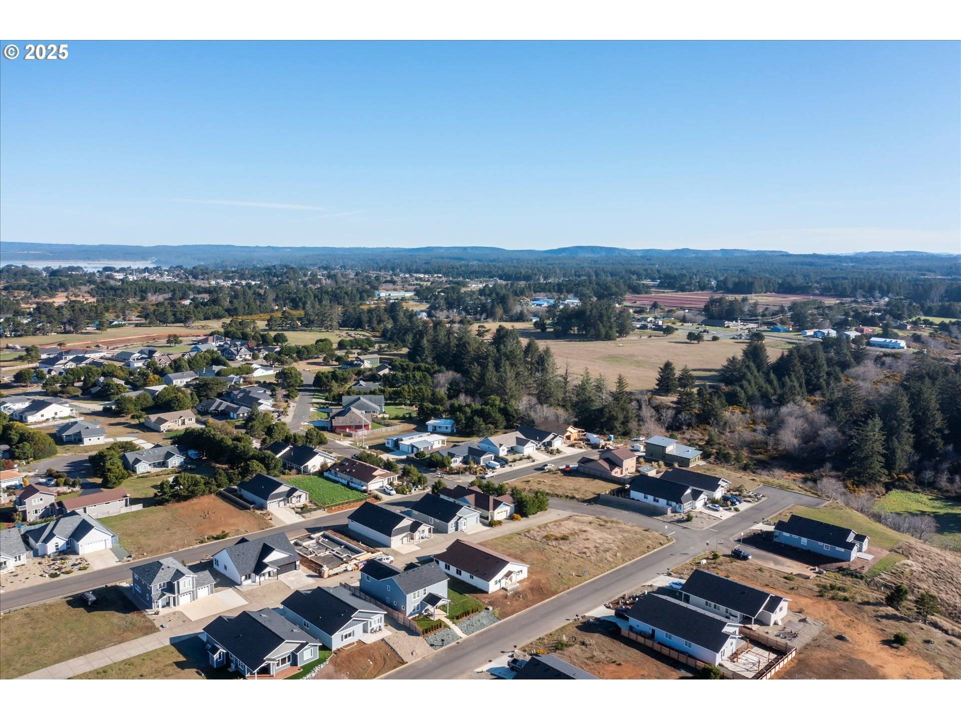 Bandon, OR 97411,728 SEACREST DR