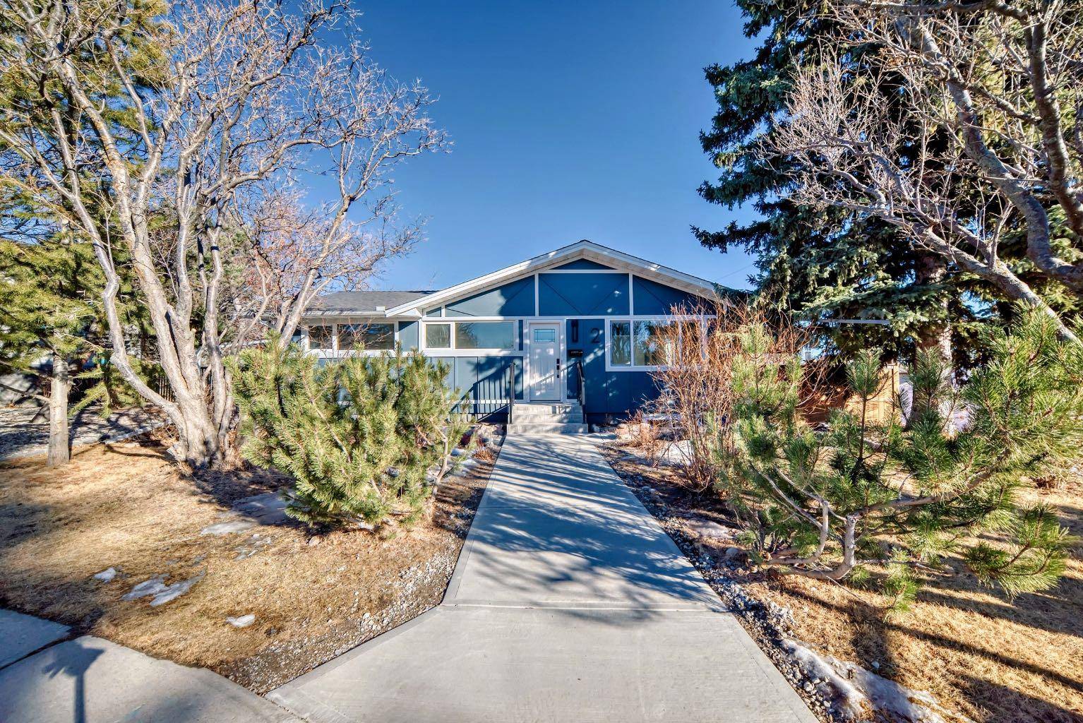 Calgary, AB T3E 4G9,2 Grove Hill PL SW