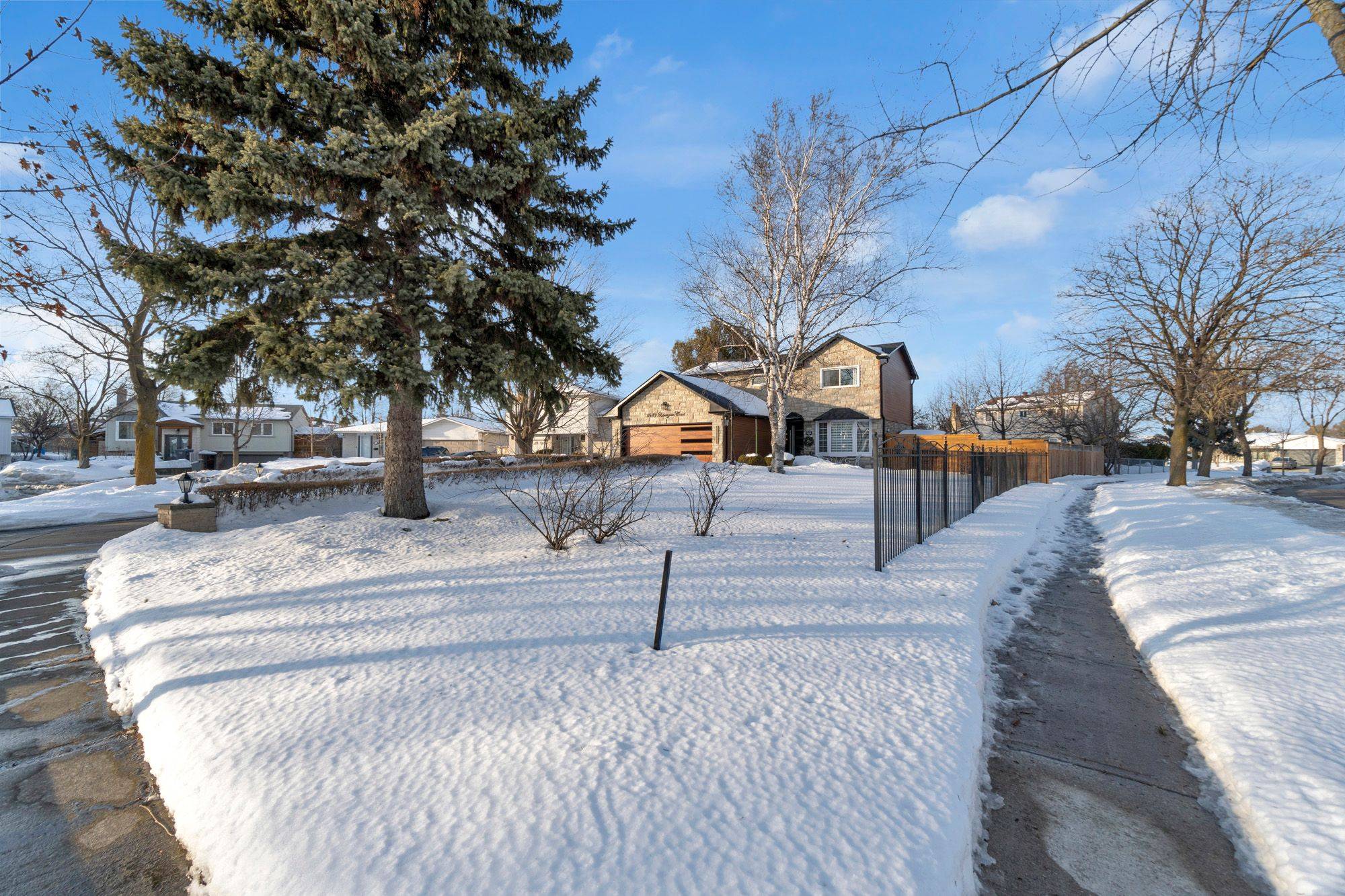 Mississauga, ON L4T 3J1,7643 Lohengrin CT W