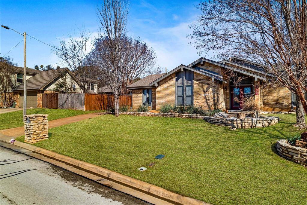 Arlington, TX 76011,2307 Country Green Lane