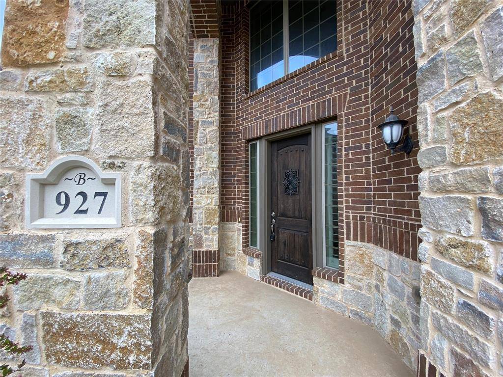 Roanoke, TX 76262,927 Bentley Drive