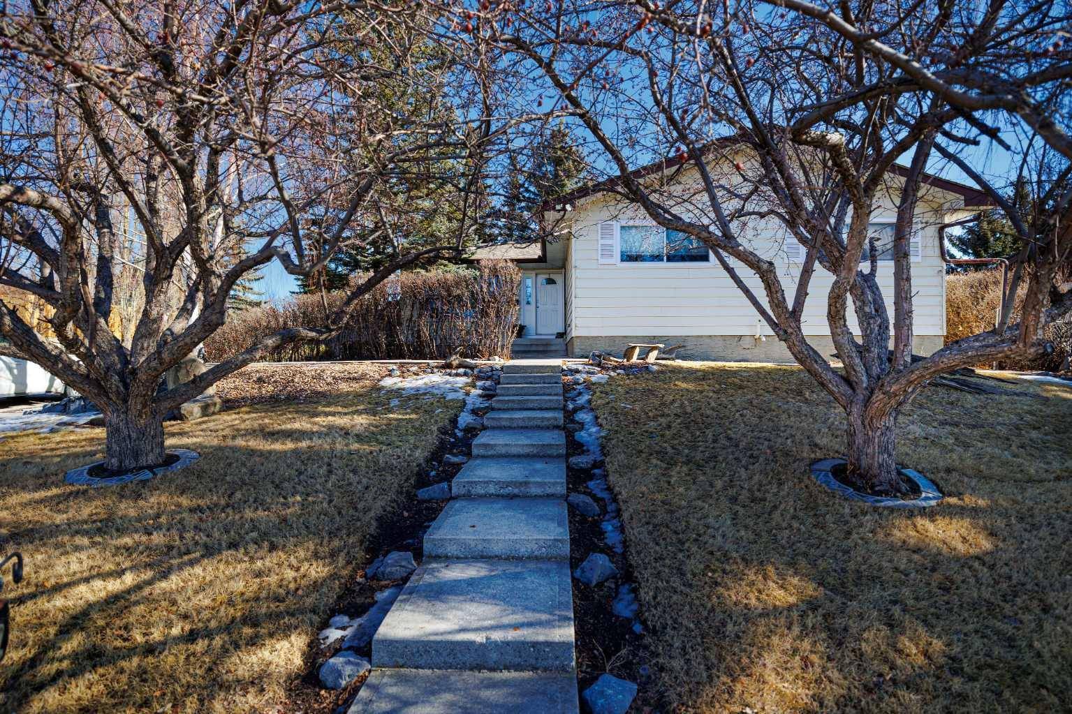 Calgary, AB T3B 4A9,132 Silver Valley Rise NW