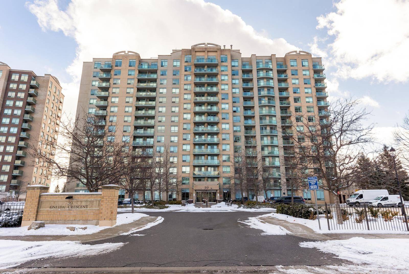 Richmond Hill, ON L4B 4T9,39 Oneida CRES #608