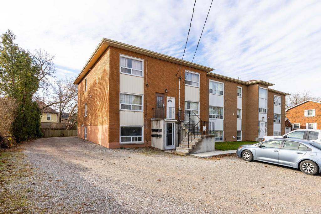 Grimsby, ON L3M 2B4,3-5 Olive ST #3E