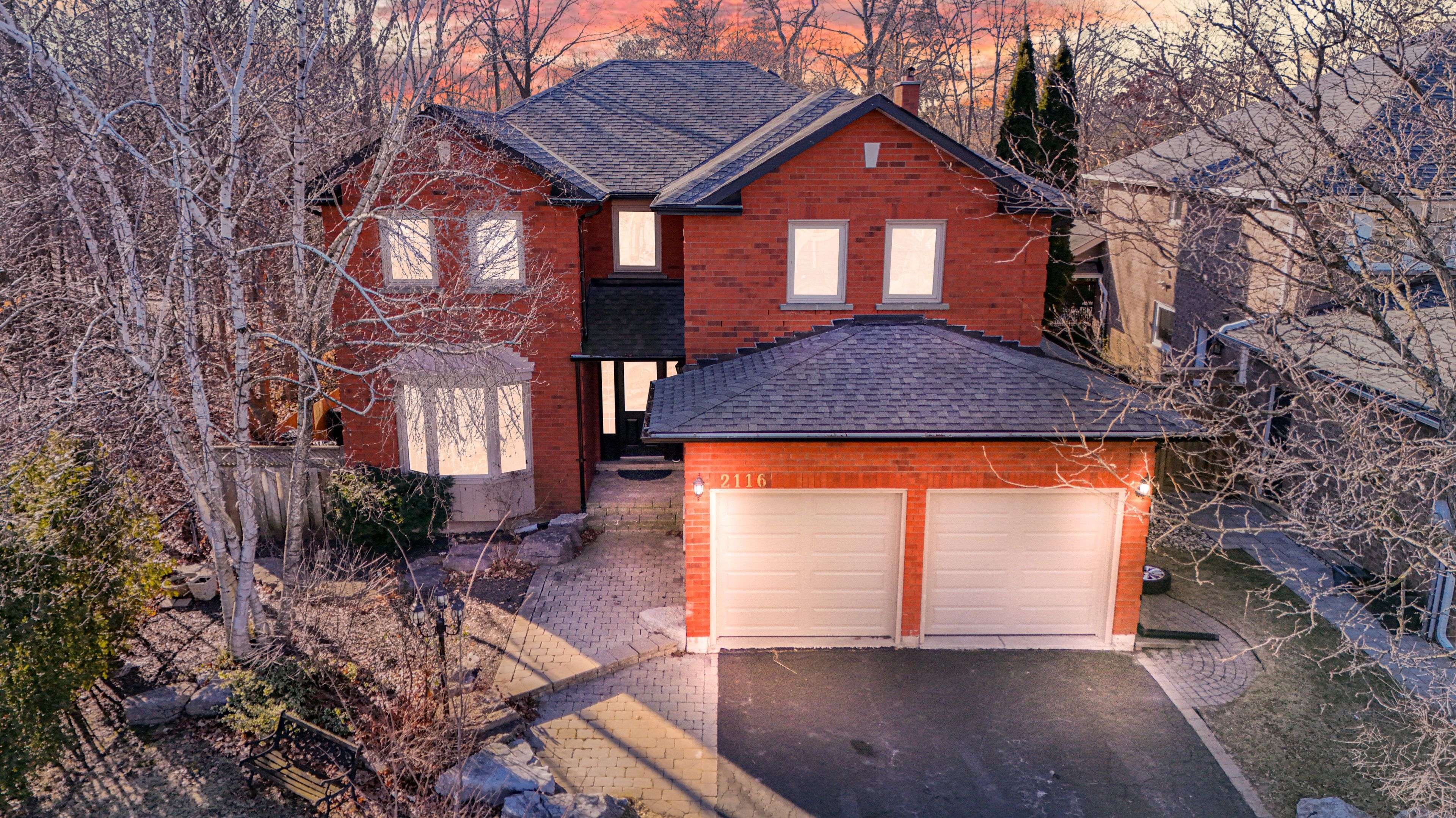 Oakville, ON L6H 4K4,2116 Munn's AVE