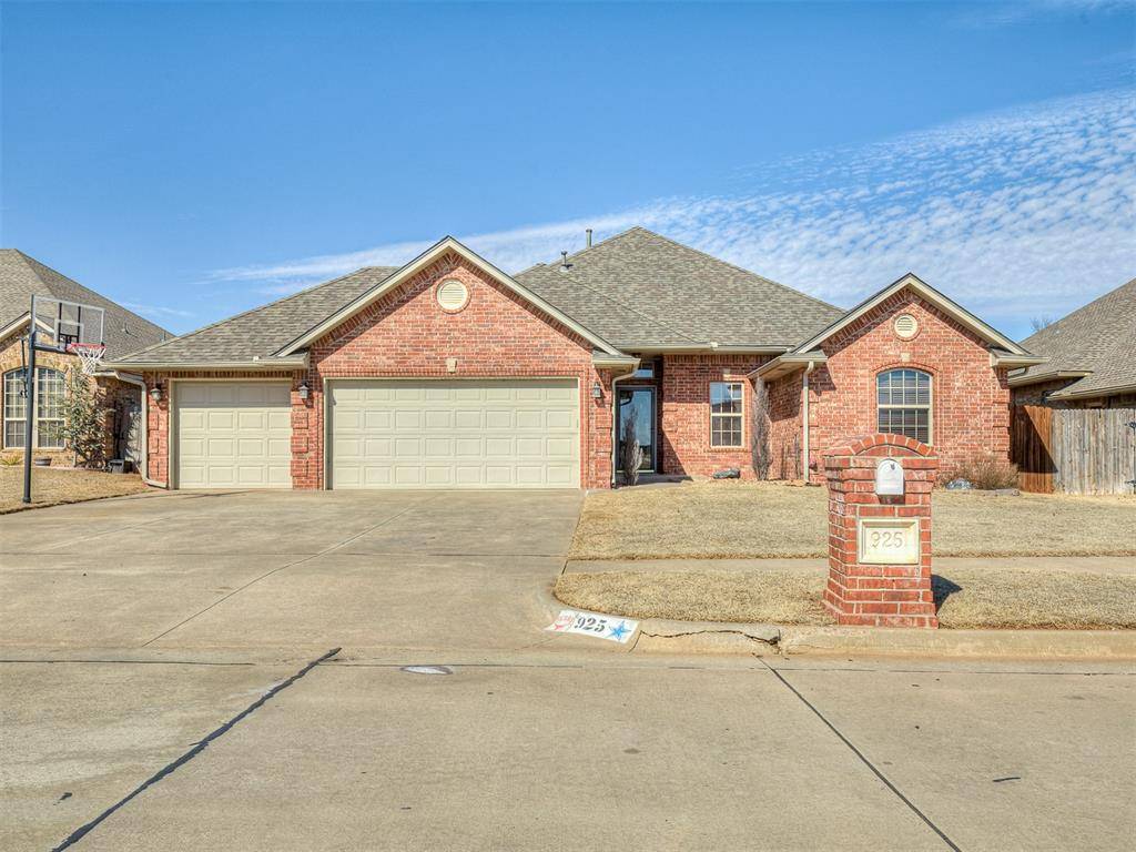 Yukon, OK 73099,925 Tea Rose Drive