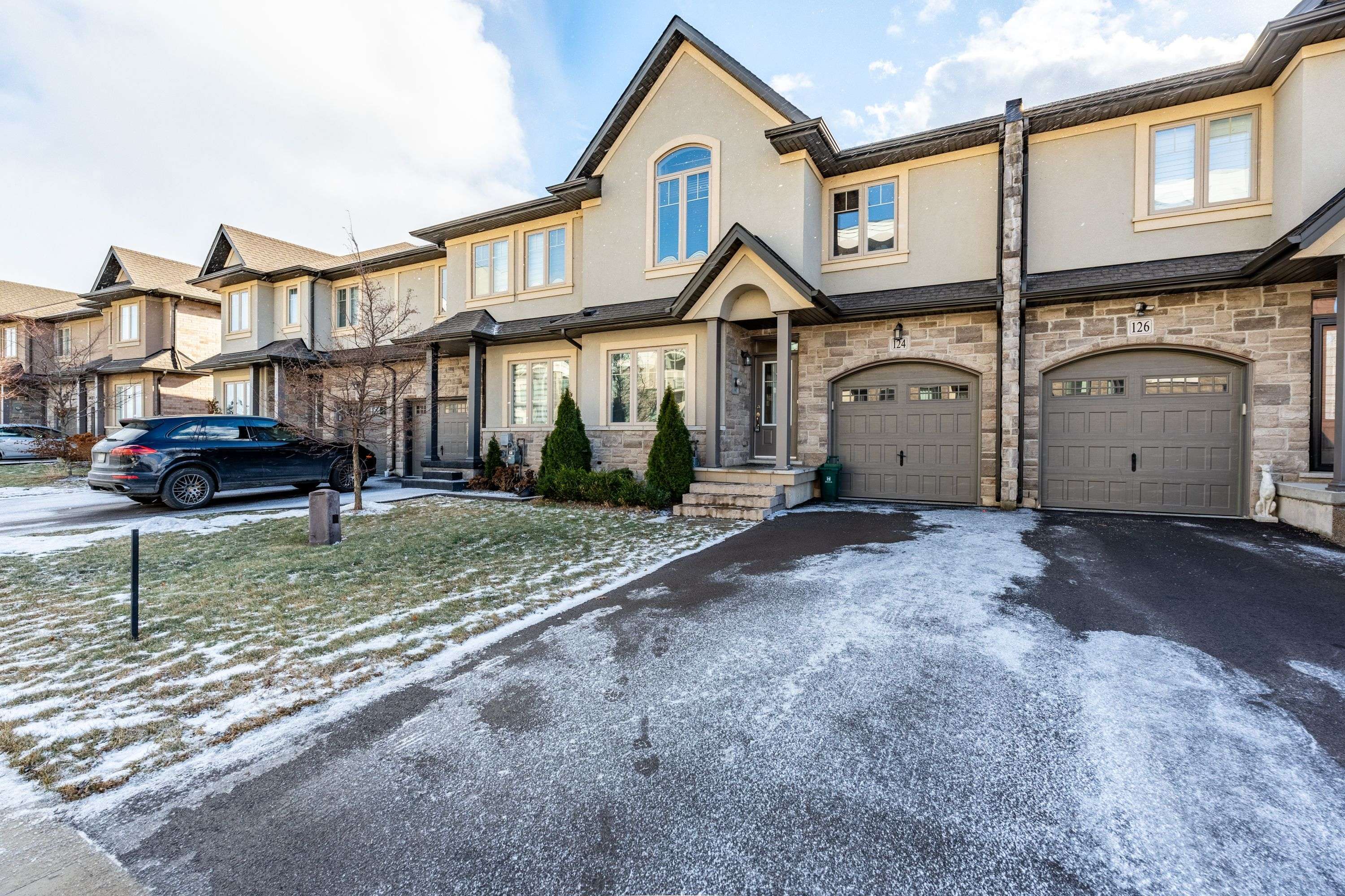 Hamilton, ON L8E 0J4,124 Shoreview PL