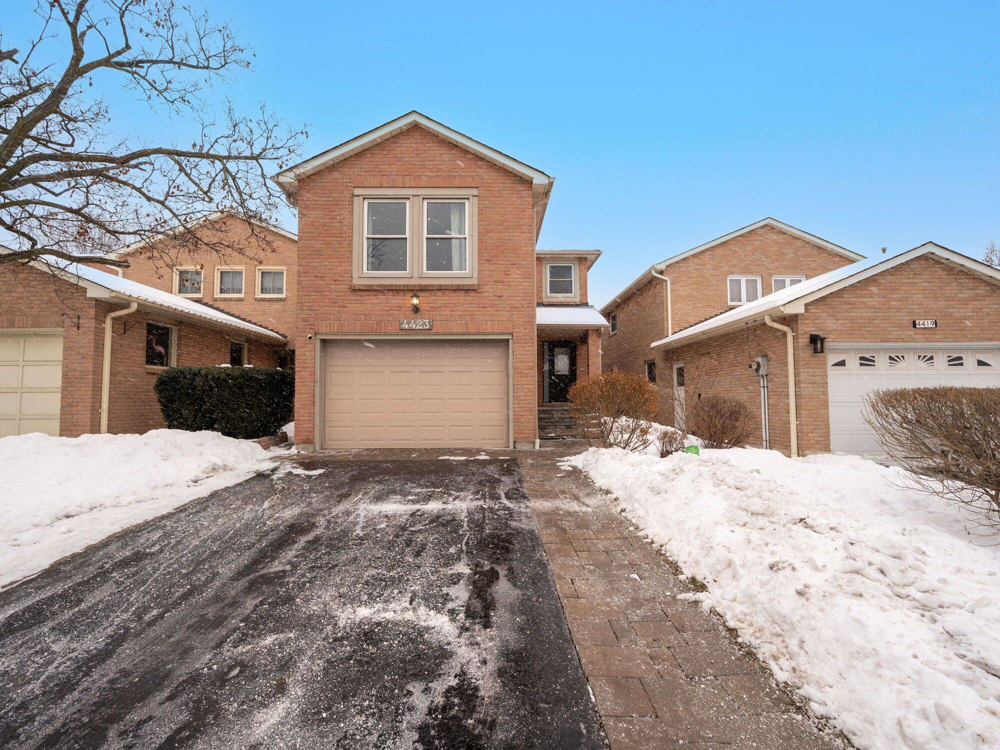 Mississauga, ON L5L 3H8,4423 Sawmill Valley DR