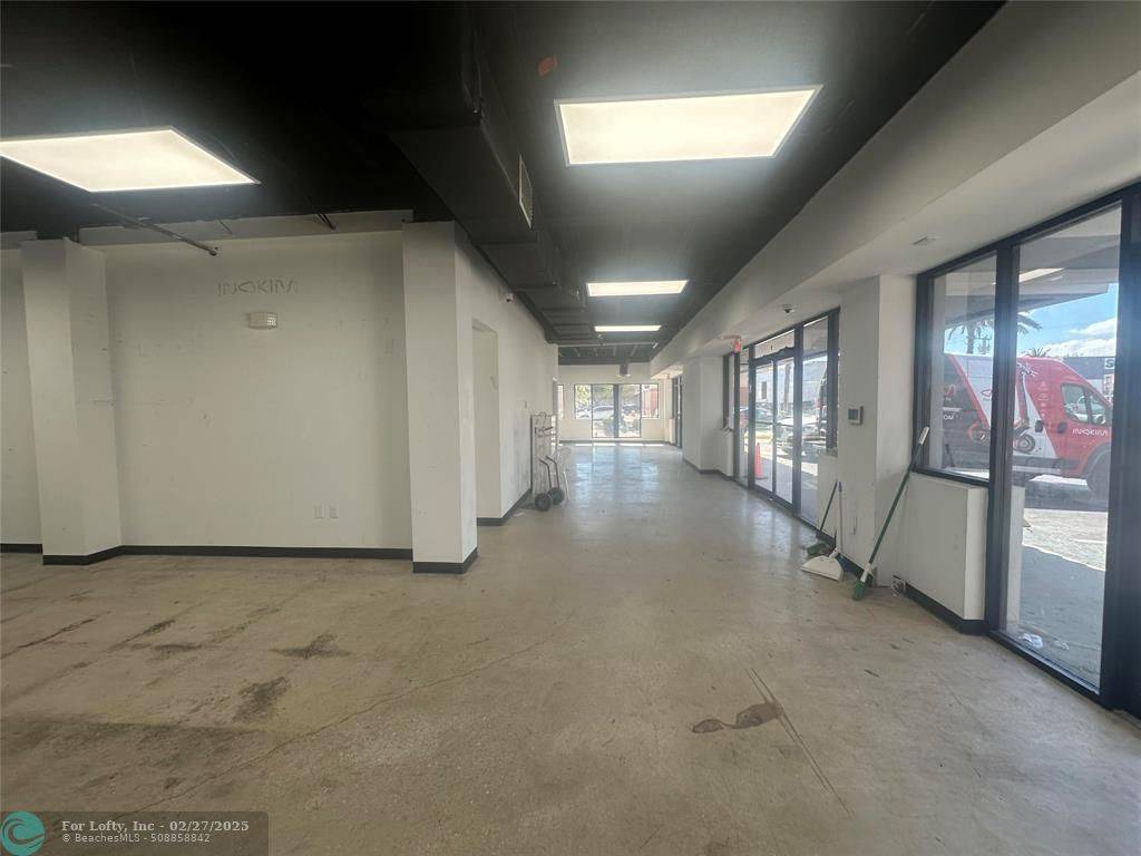Hallandale Beach, FL 33009,9 N Dixie Hwy