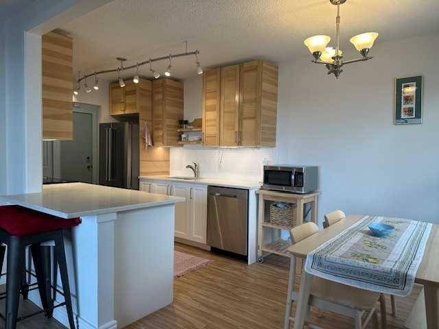 Calgary, AB T3C2Y8,524 Cedar CRES SW #201