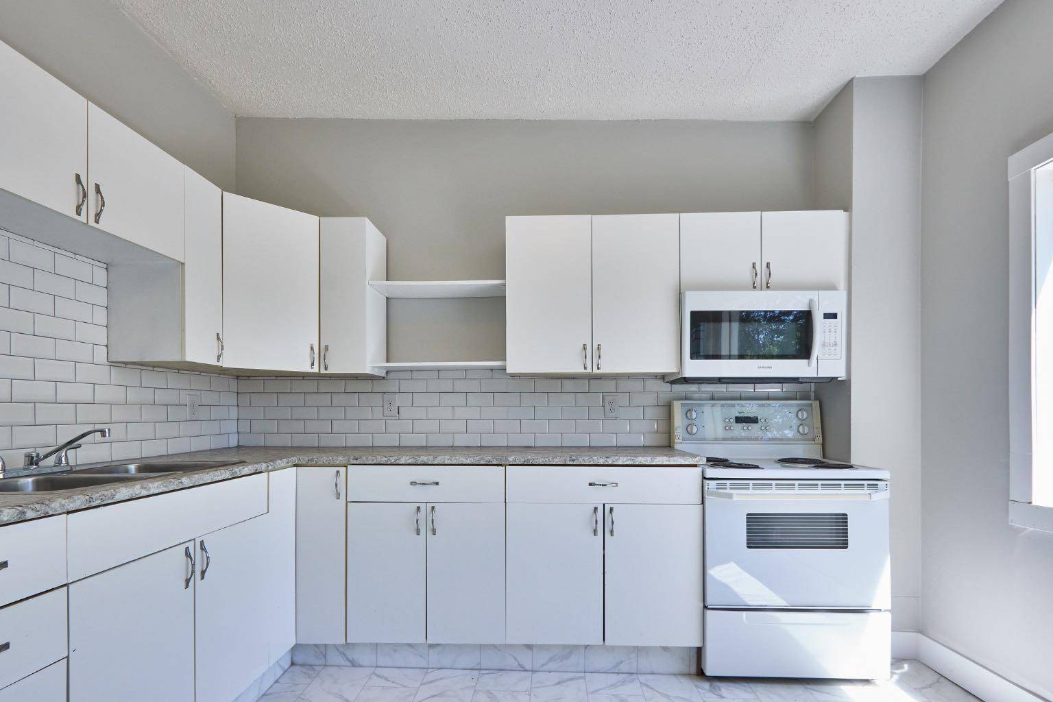Medicine Hat, AB T1A 0H8,819 3 ST SE
