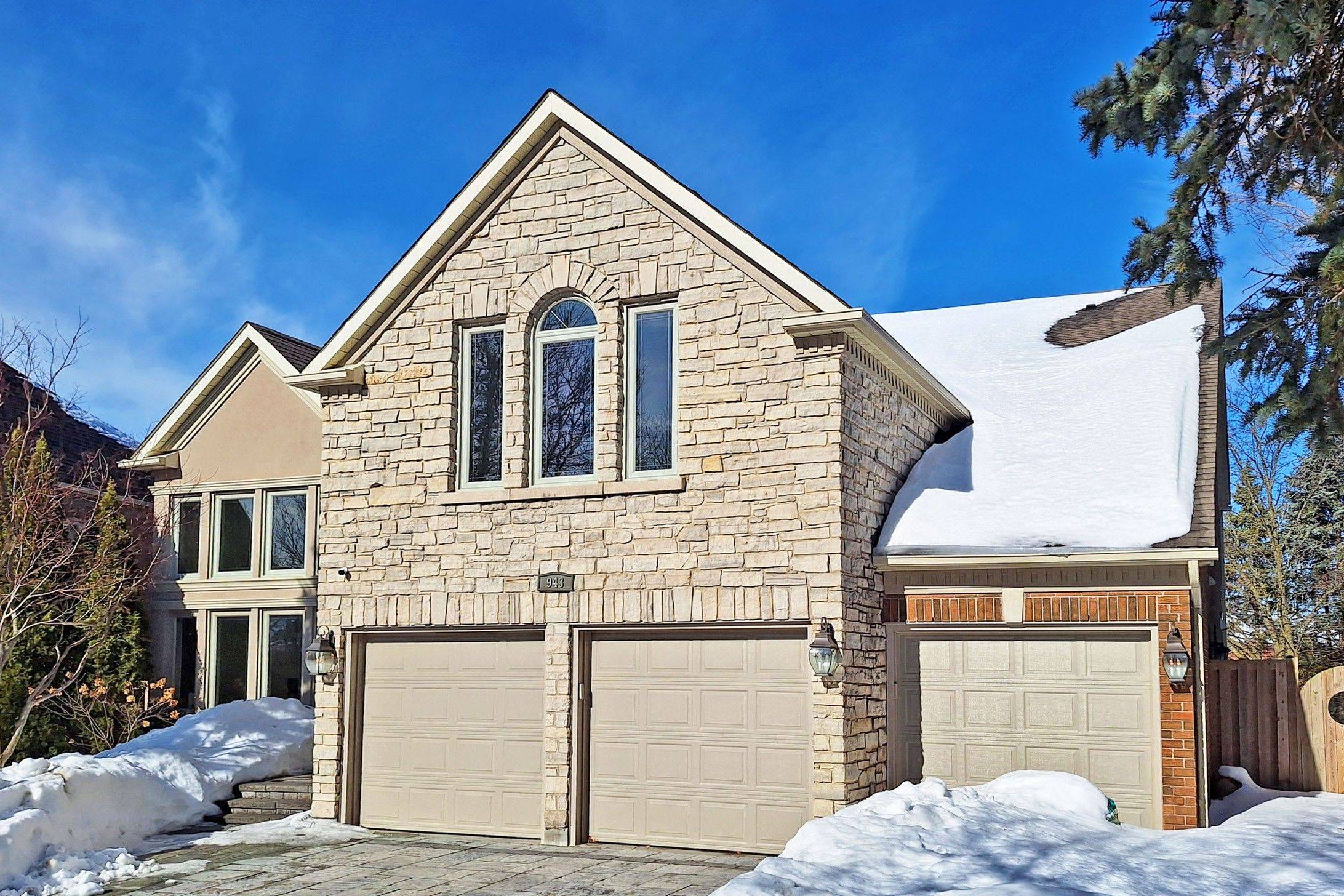 Newmarket, ON L3X 1L8,943 Portminster CT