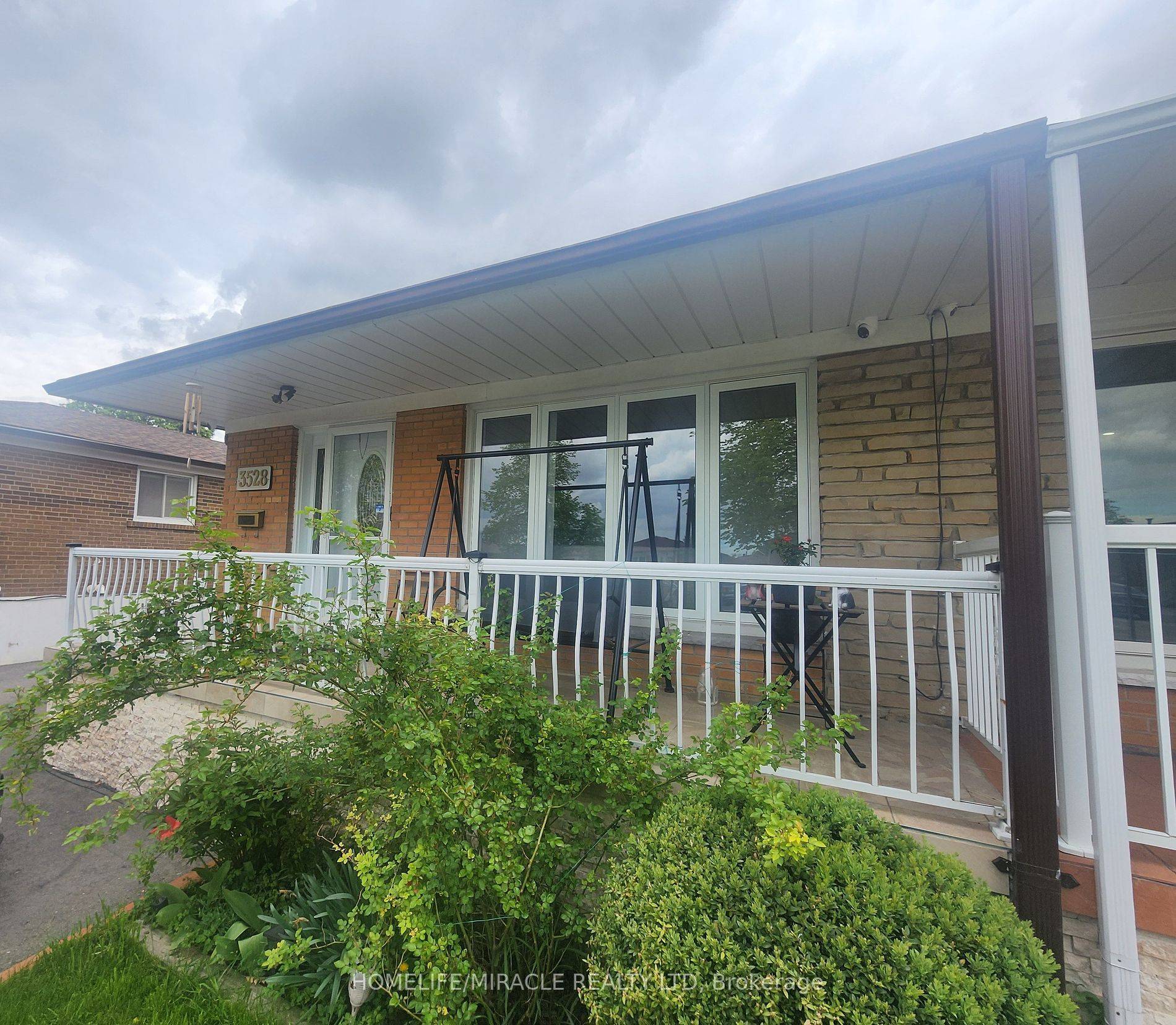 Mississauga, ON L4T 1N1,3528 Laddie CRES #Main Floor