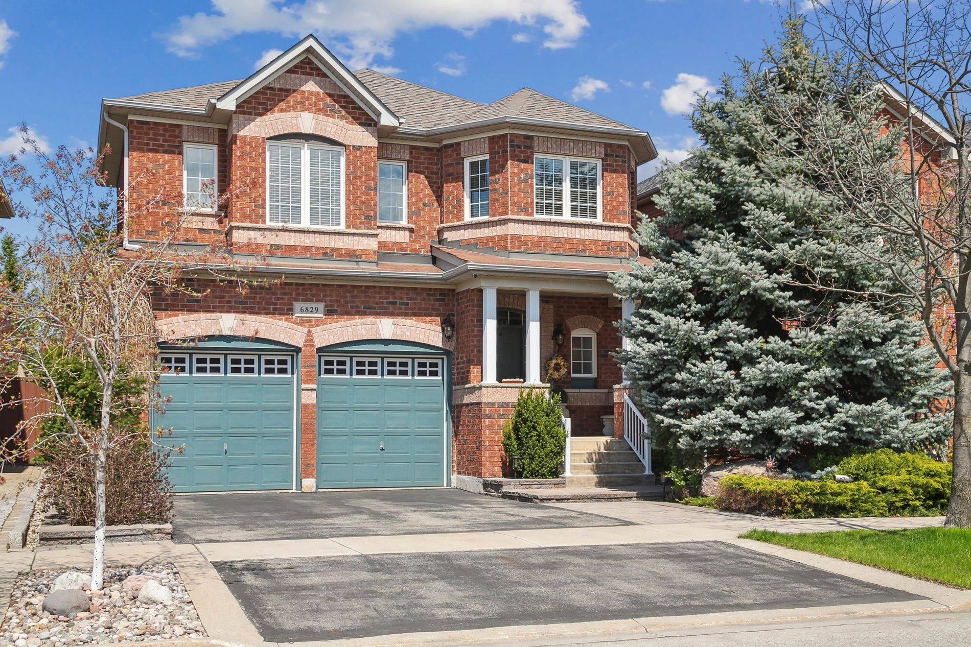 Mississauga, ON L5W 1P3,6829 Golden Hills WAY