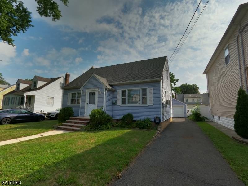 Roselle Park Boro, NJ 07204,521 Oakwood Ave