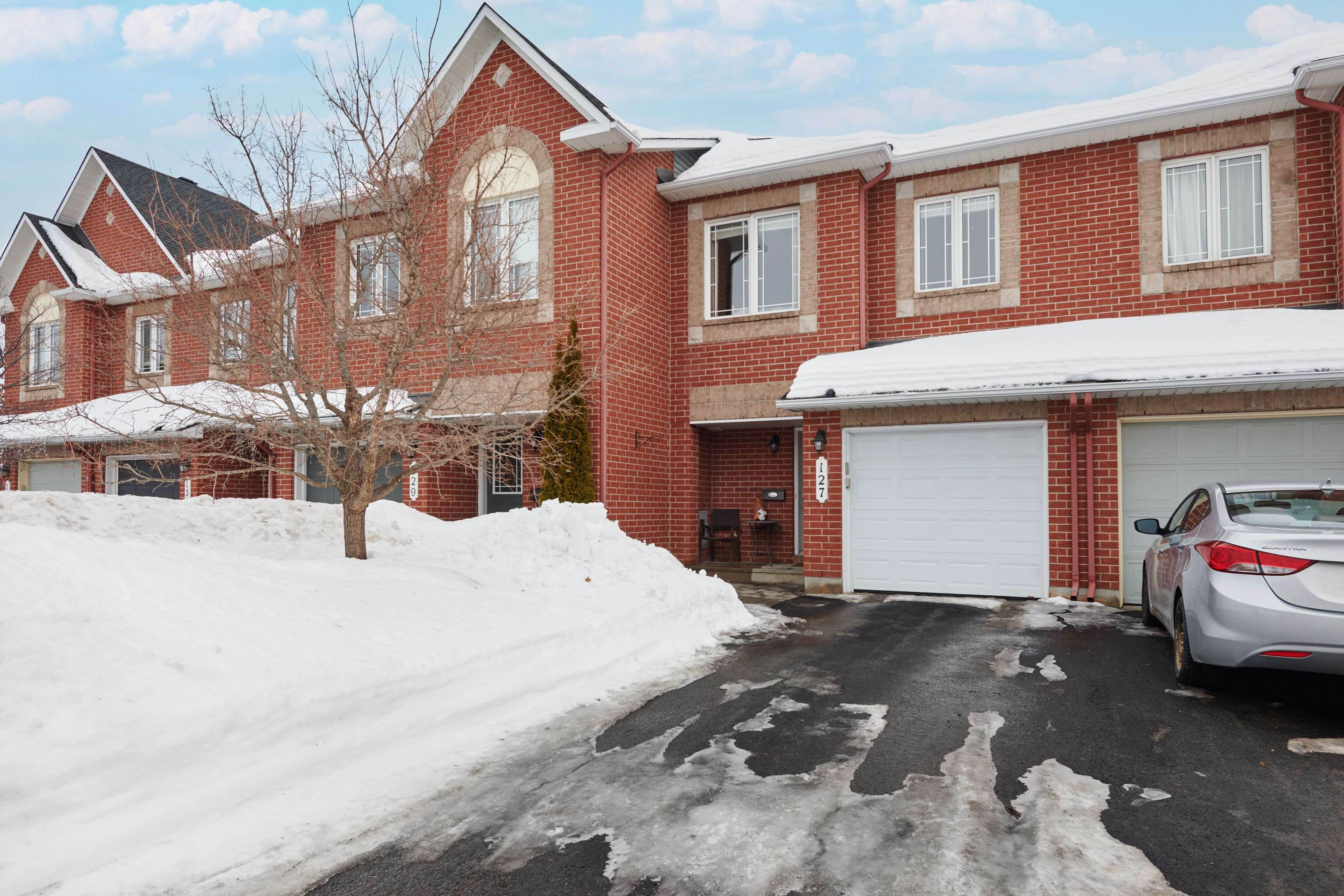 Barrhaven, ON K2J 0B1,127 Sorento ST