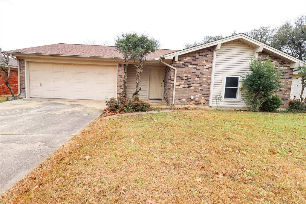 Burleson, TX 76028,829 Barkridge Trail