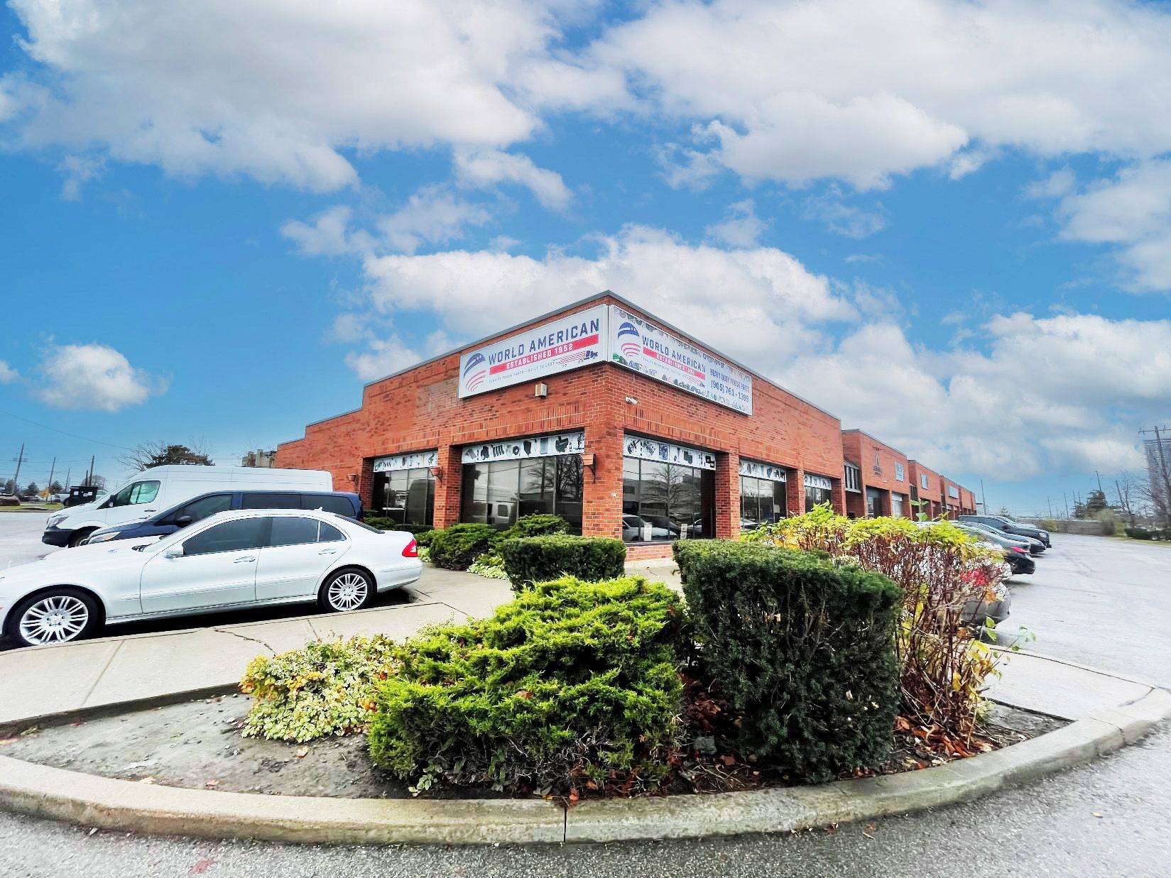 Vaughan, ON L4K 4H7,176 Creditstone RD #10