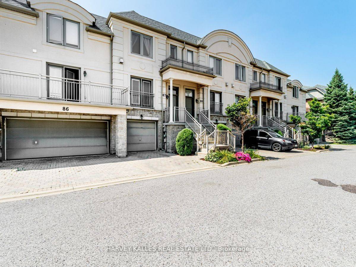 Richmond Hill, ON L4B 4V6,9133 Bayview AVE #TH 87