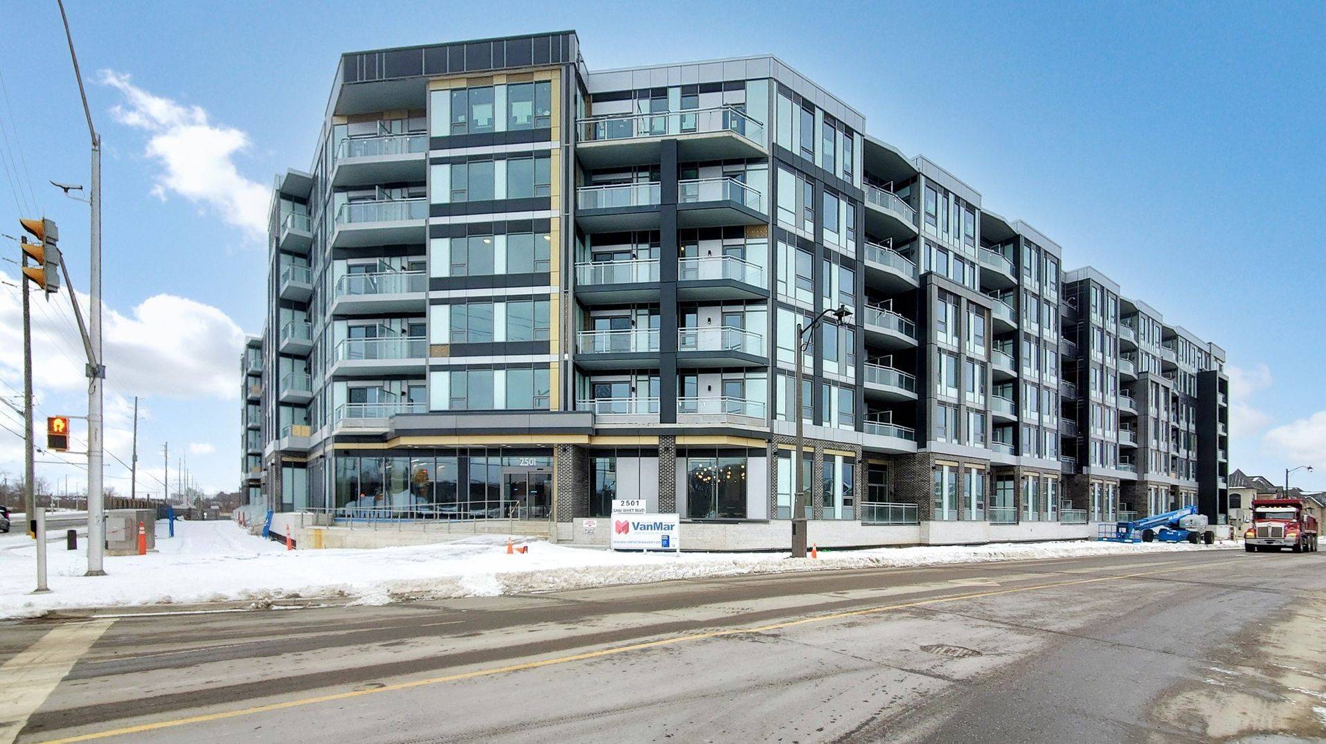 Oakville, ON L6M 5N2,2501 SAW WHET BLVD #311