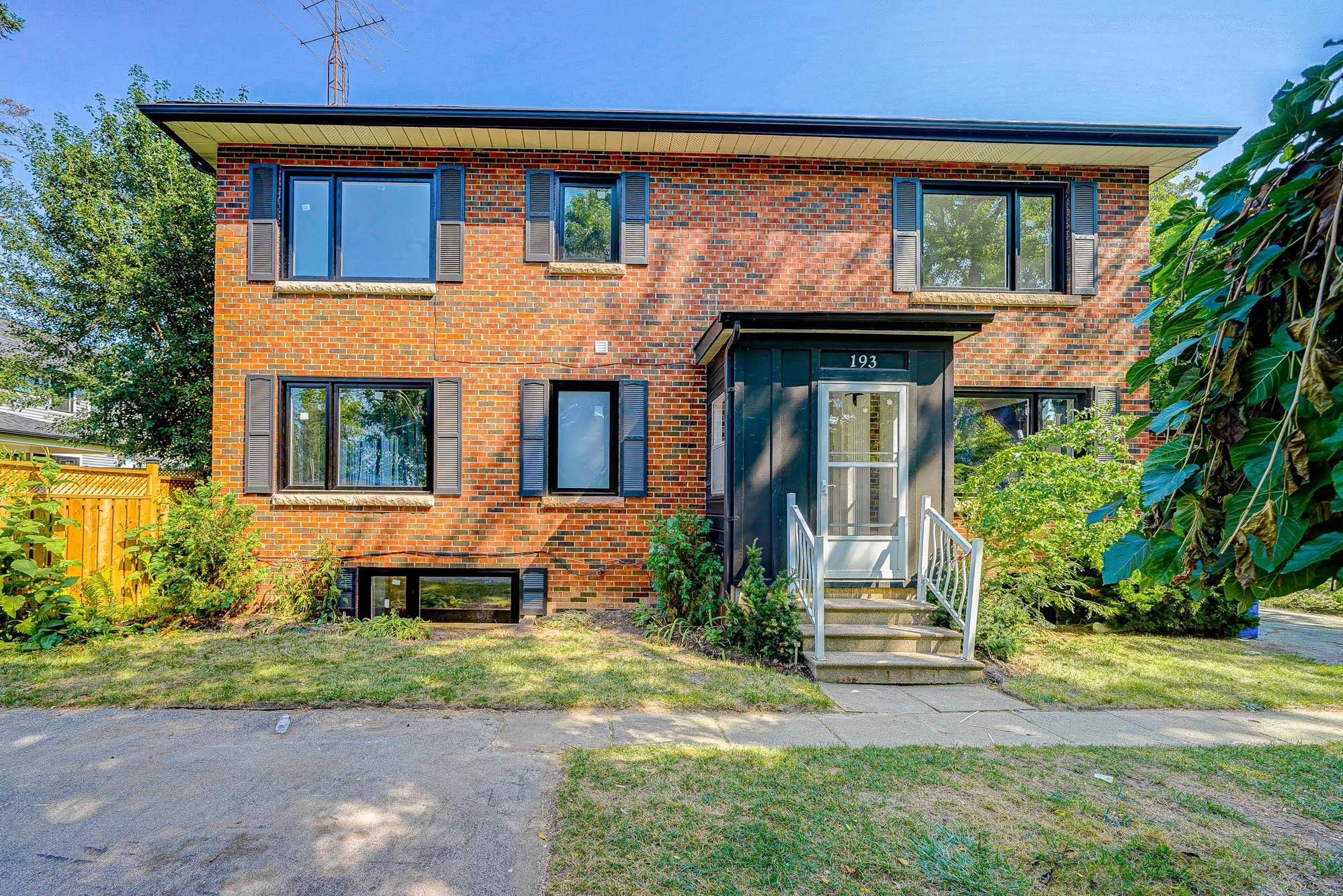 Oakville, ON L6L 3C4,193 Bronte RD