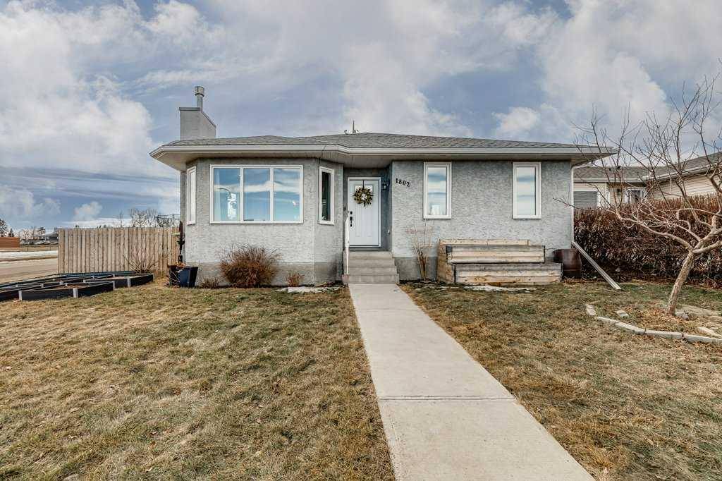 Crossfield, AB T0M 0S0,1802 Mccaskill DR