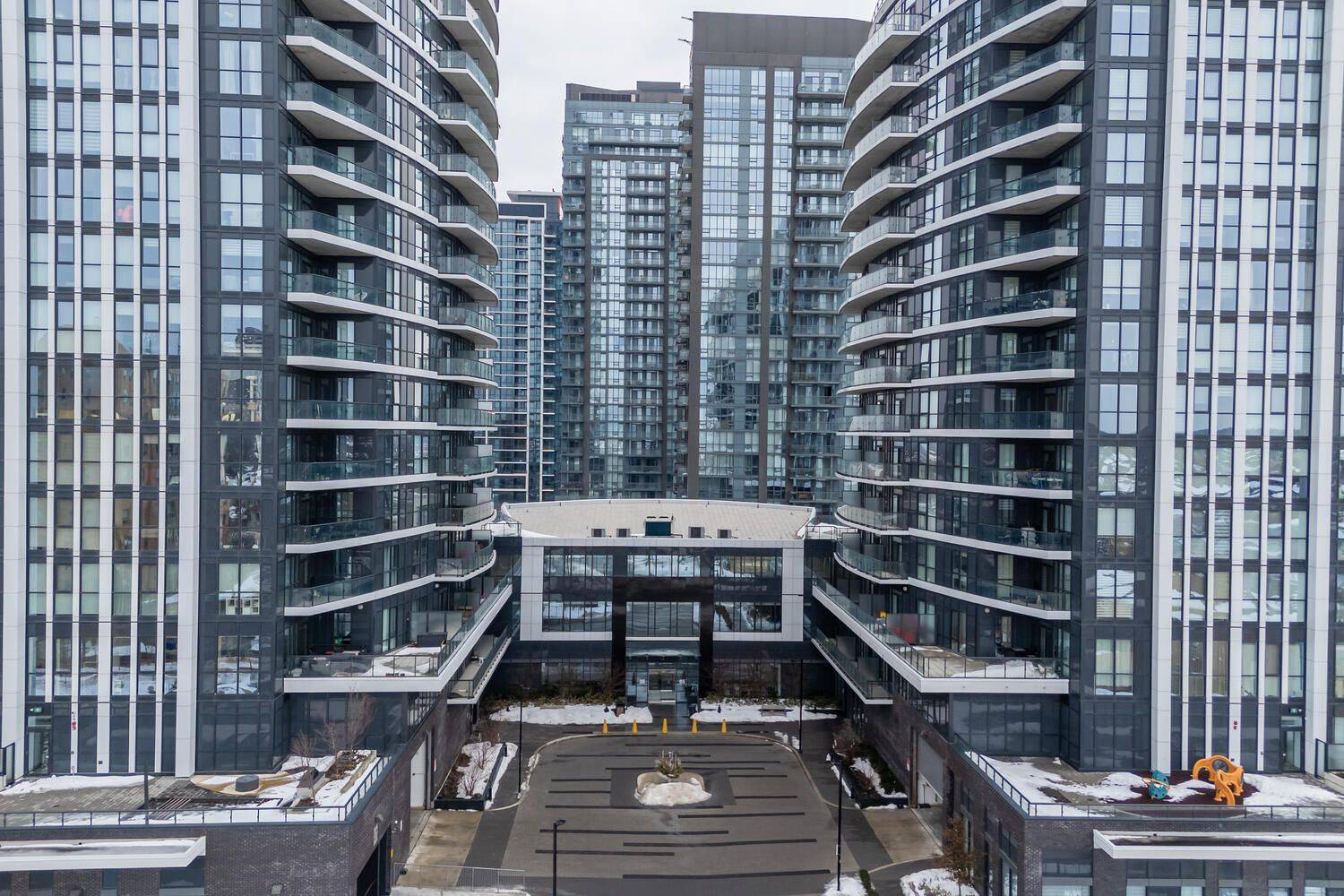 Mississauga, ON L5R 0G9,65 Watergarden DR #509