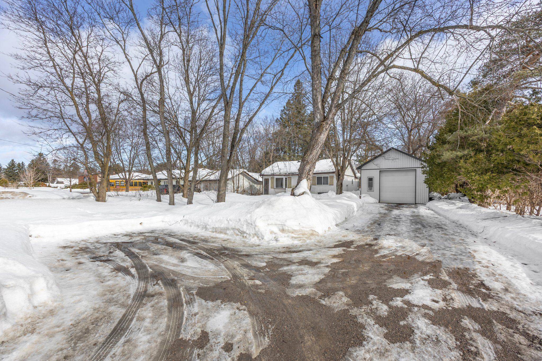 Springwater, ON L9X 0N6,1213 Bayfield ST N