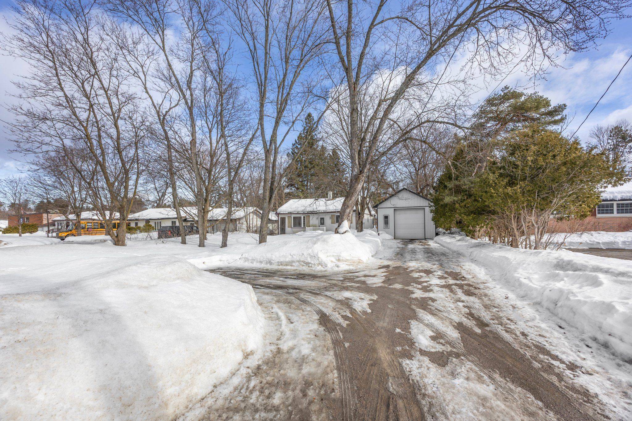 Springwater, ON L9X 0N6,1213 Bayfield ST N