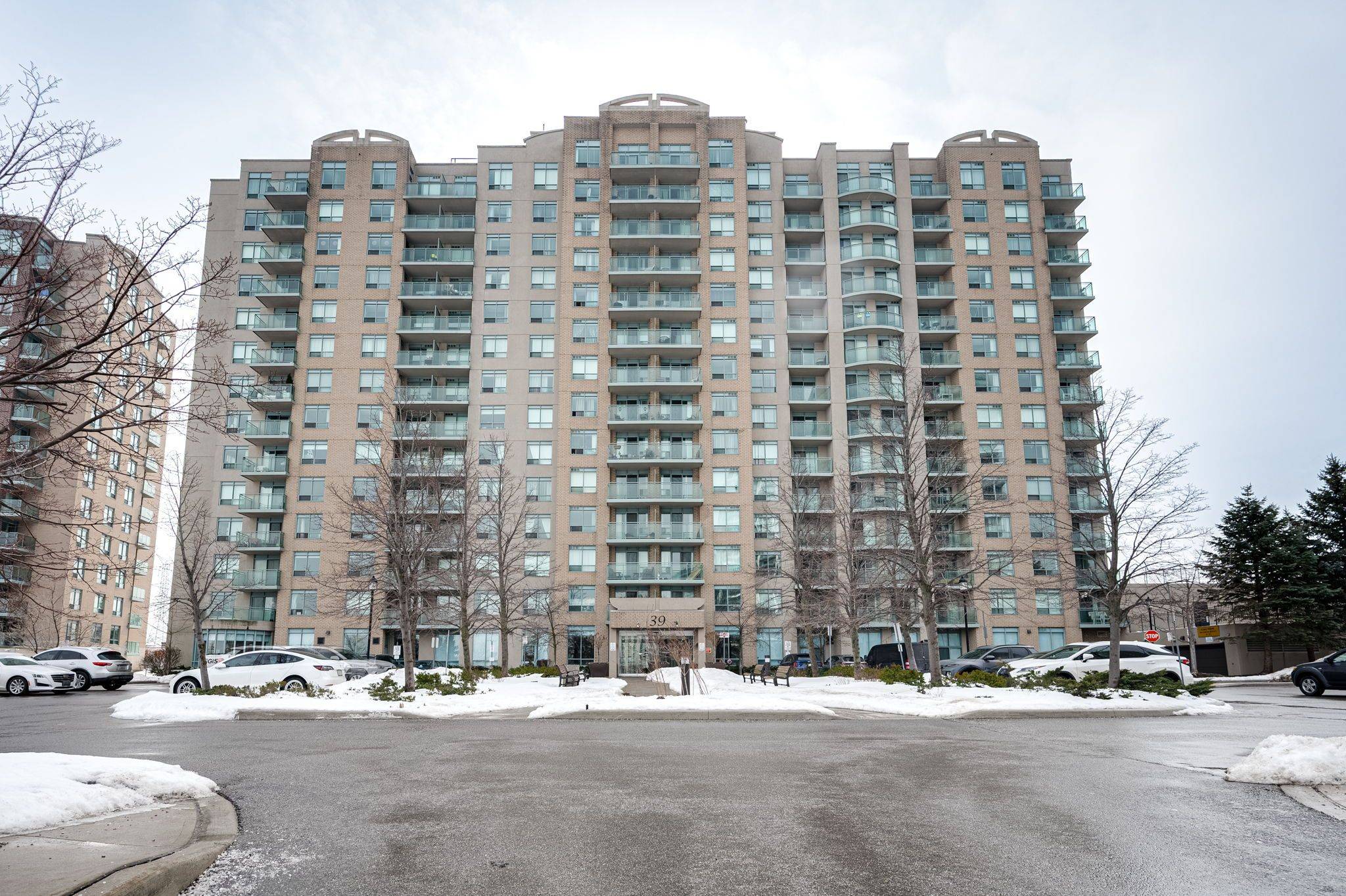 Richmond Hill, ON L4B 4T9,39 Oneida CRES #505