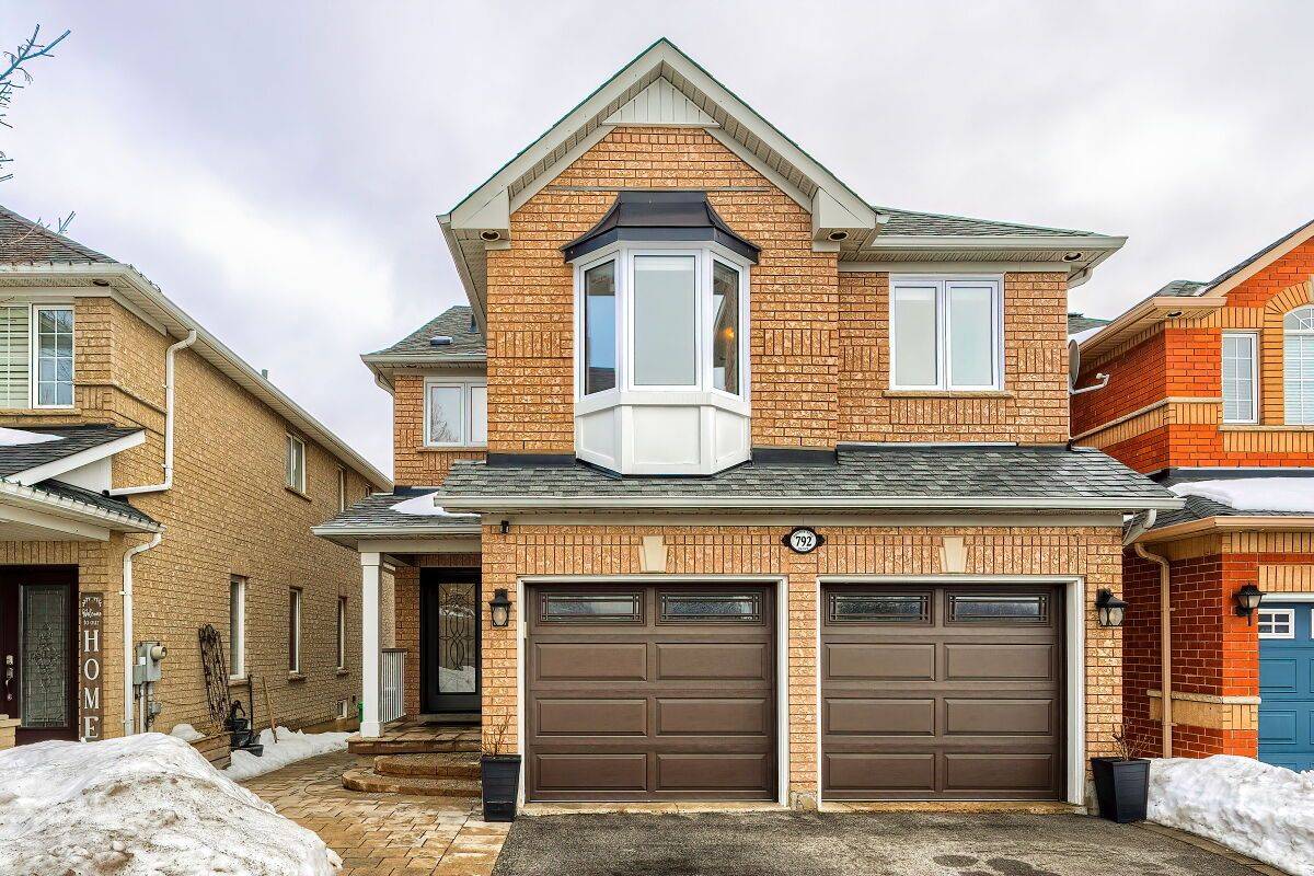 Mississauga, ON L5W 1K5,792 Knotty Pine GRV