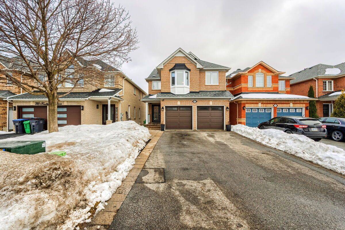 Mississauga, ON L5W 1K5,792 Knotty Pine GRV