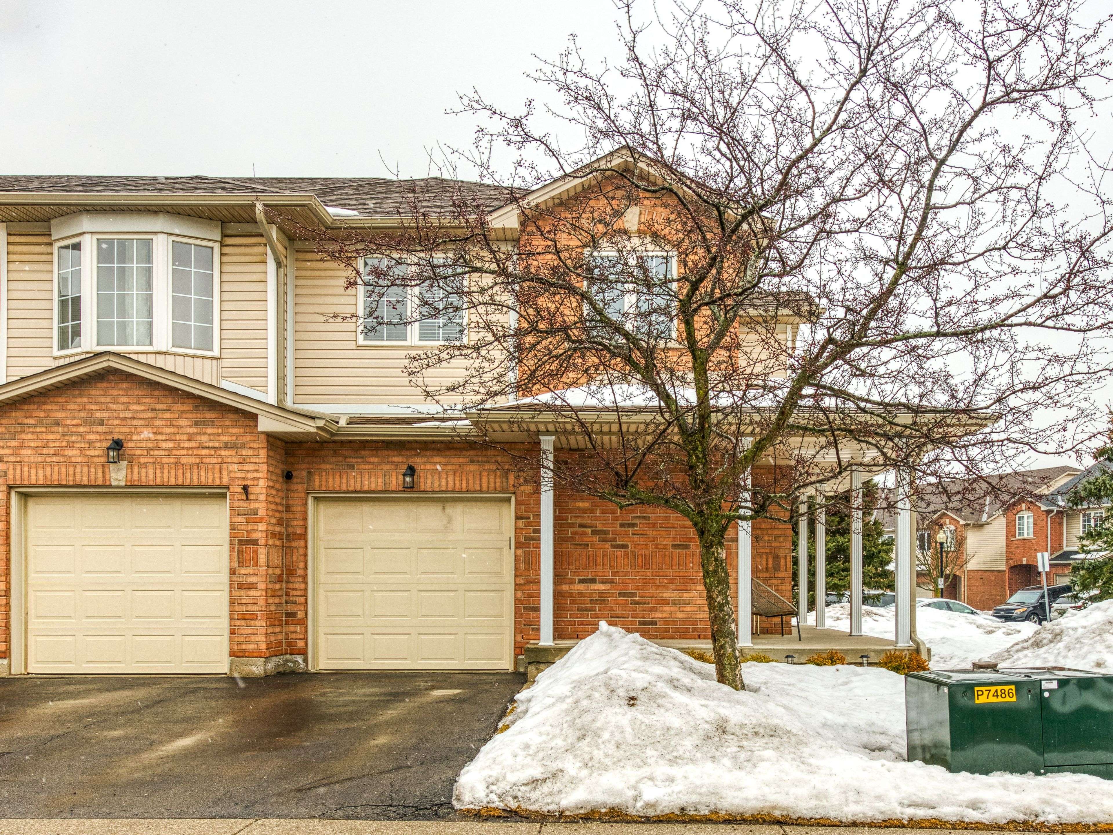 Hamilton, ON L8J 3V9,800 Paramount DR #86