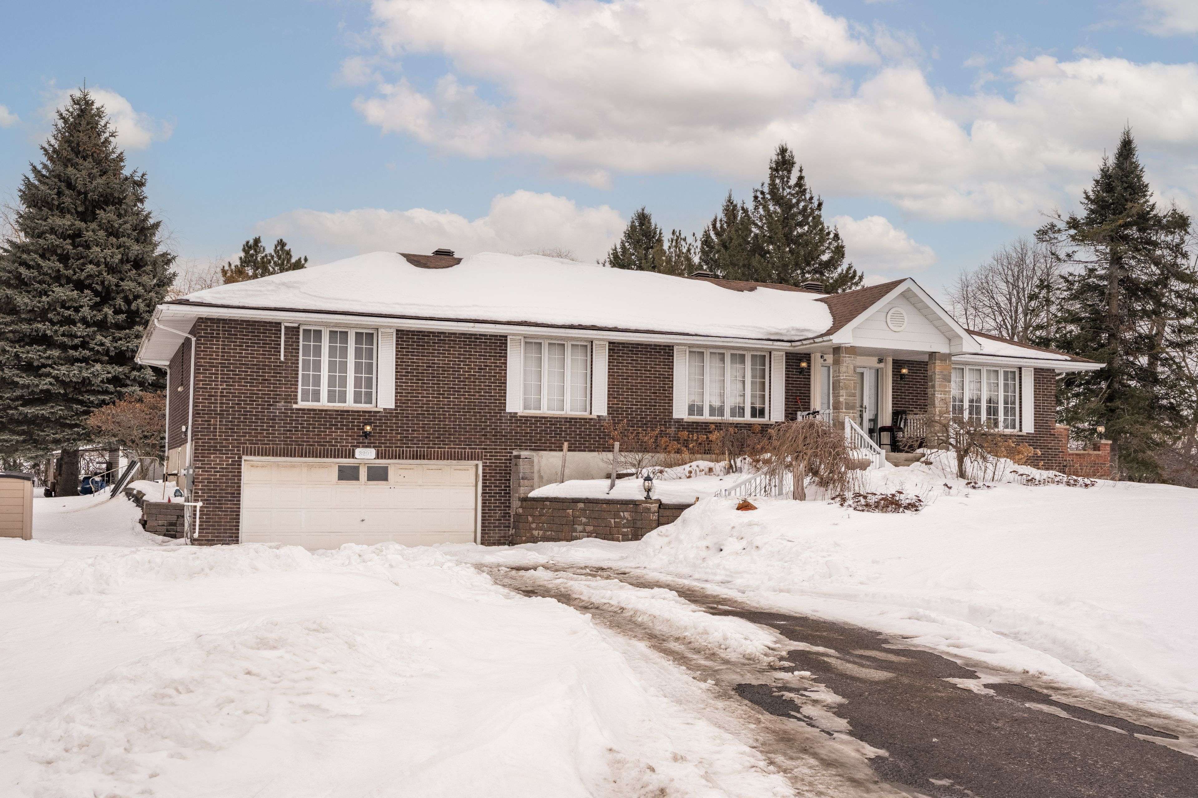 Barrhaven, ON K2J 4J1,3291 Greenbank RD #B