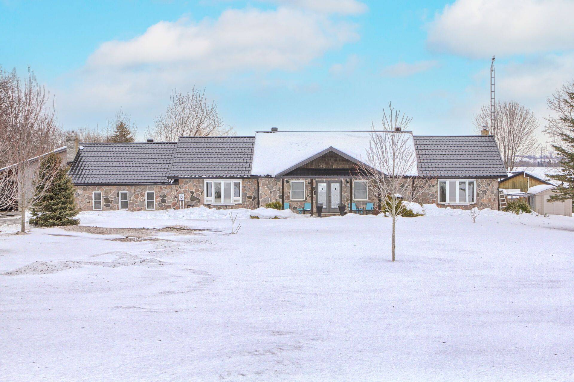 East Gwillimbury, ON L0G 1M0,20037 McCowan RD