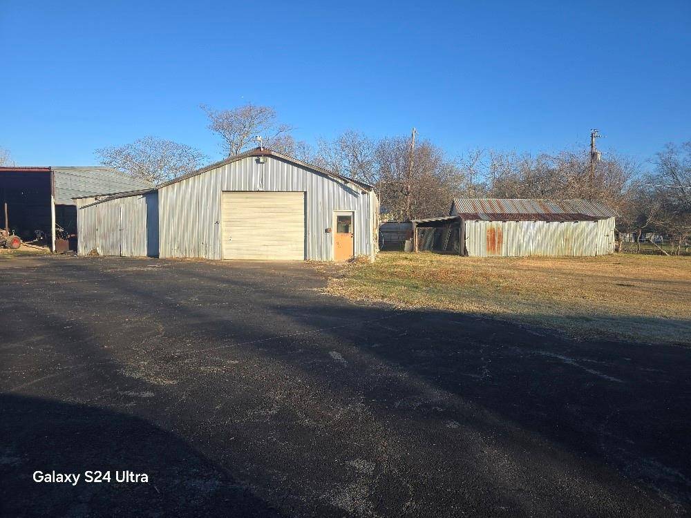 Cleburne, TX 76033,1717 Pipeline Road