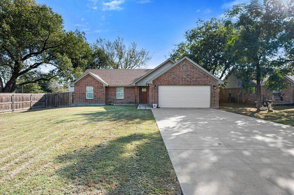 Boyd, TX 76023,205 S Hitt Street