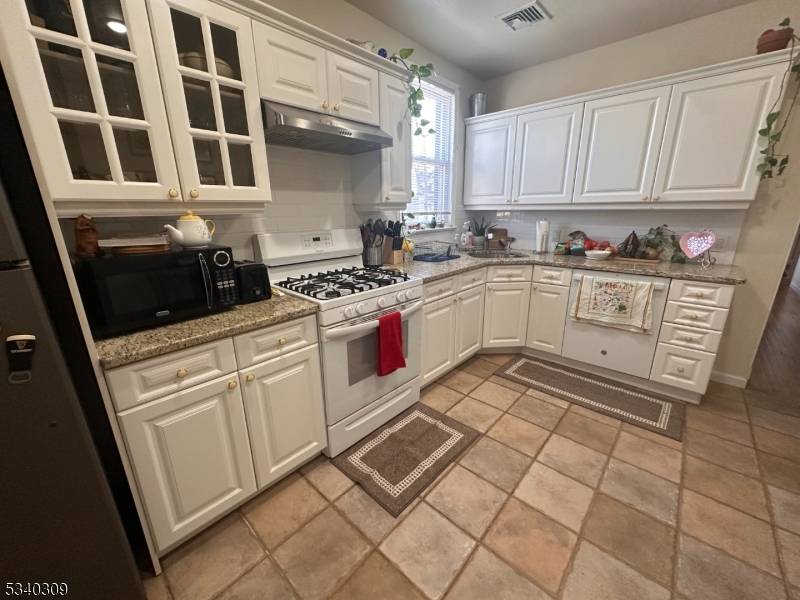 Elizabeth City, NJ 07202,325 Murray St #2