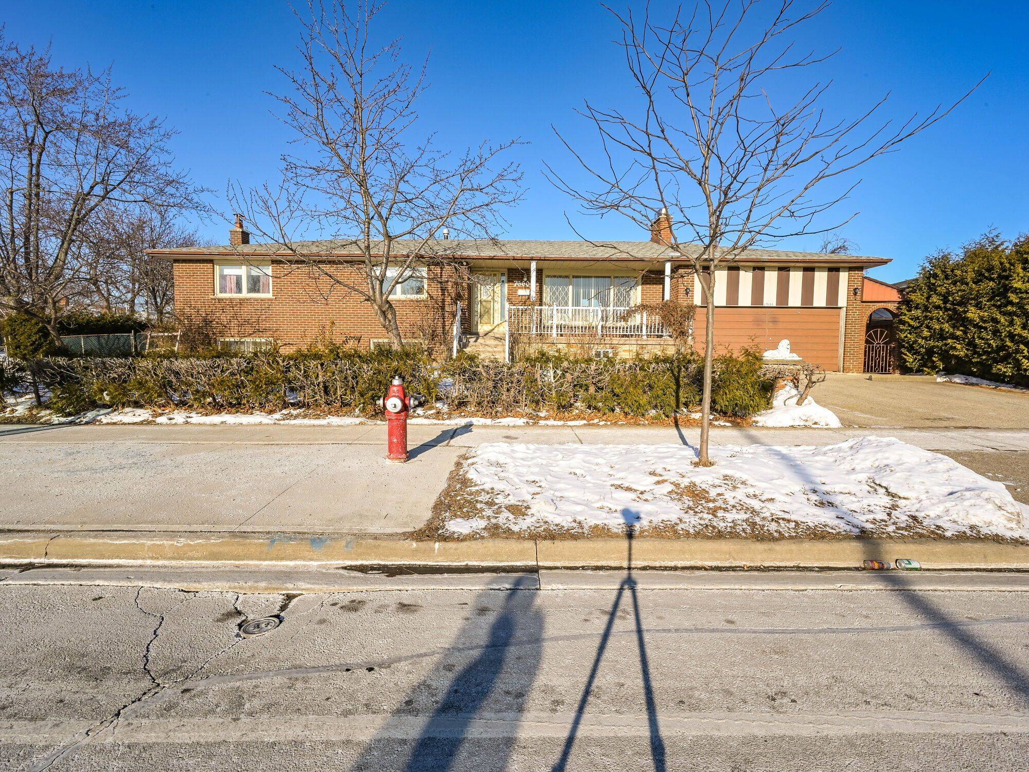 Mississauga, ON L4T 3V6,7660 Darcel AVE