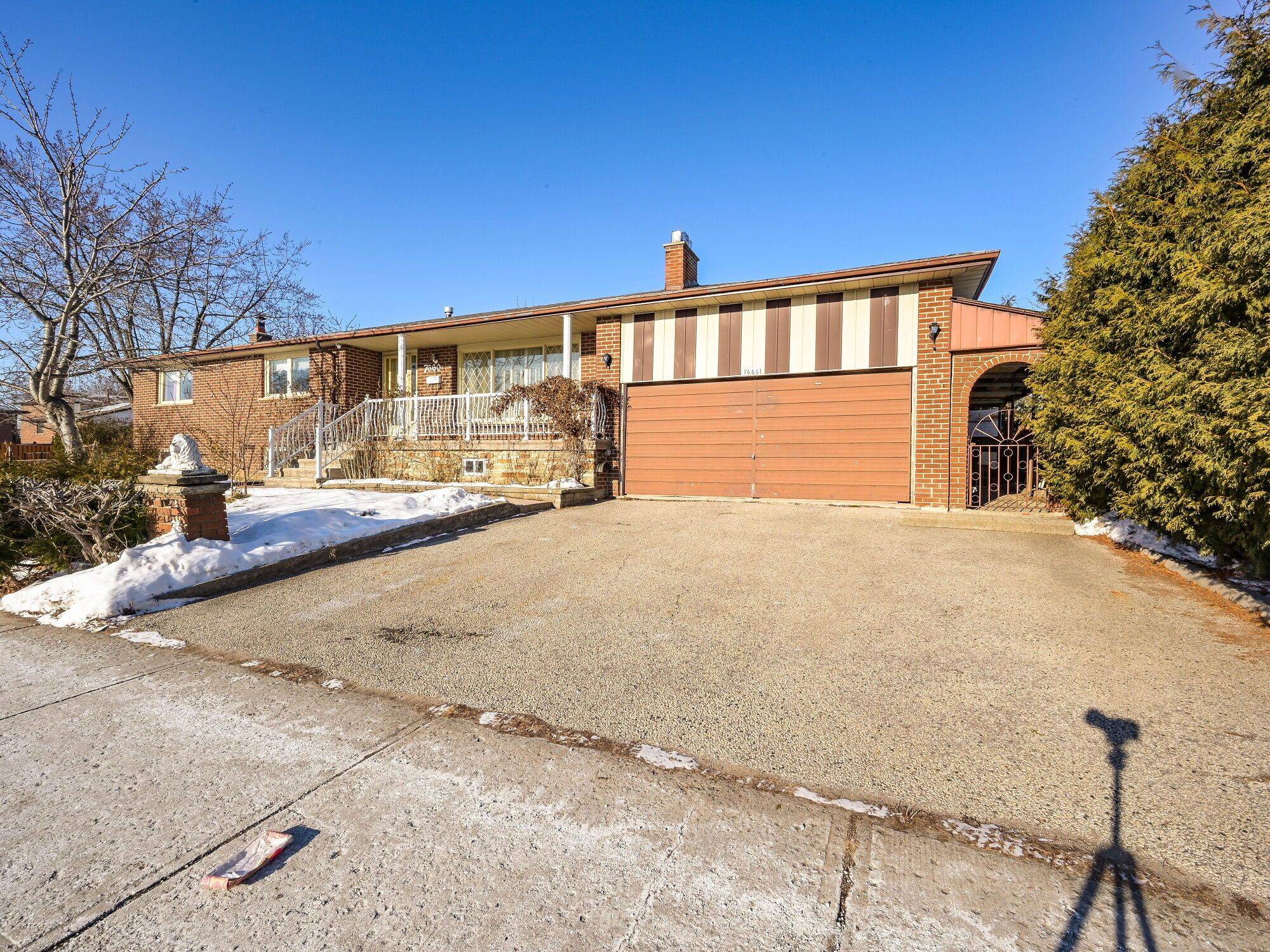 Mississauga, ON L4T 3V6,7660 Darcel AVE