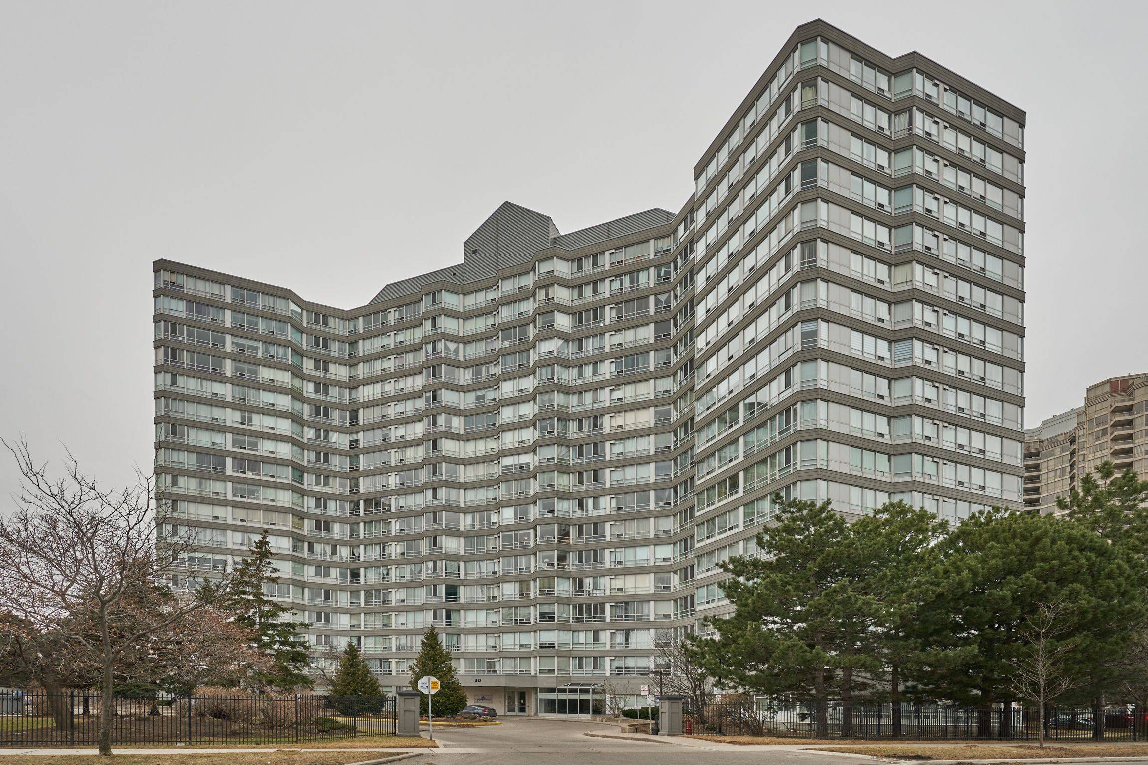 Mississauga, ON L5R 1Y2,50 Kingsbridge Gnd Cir GDNS #510