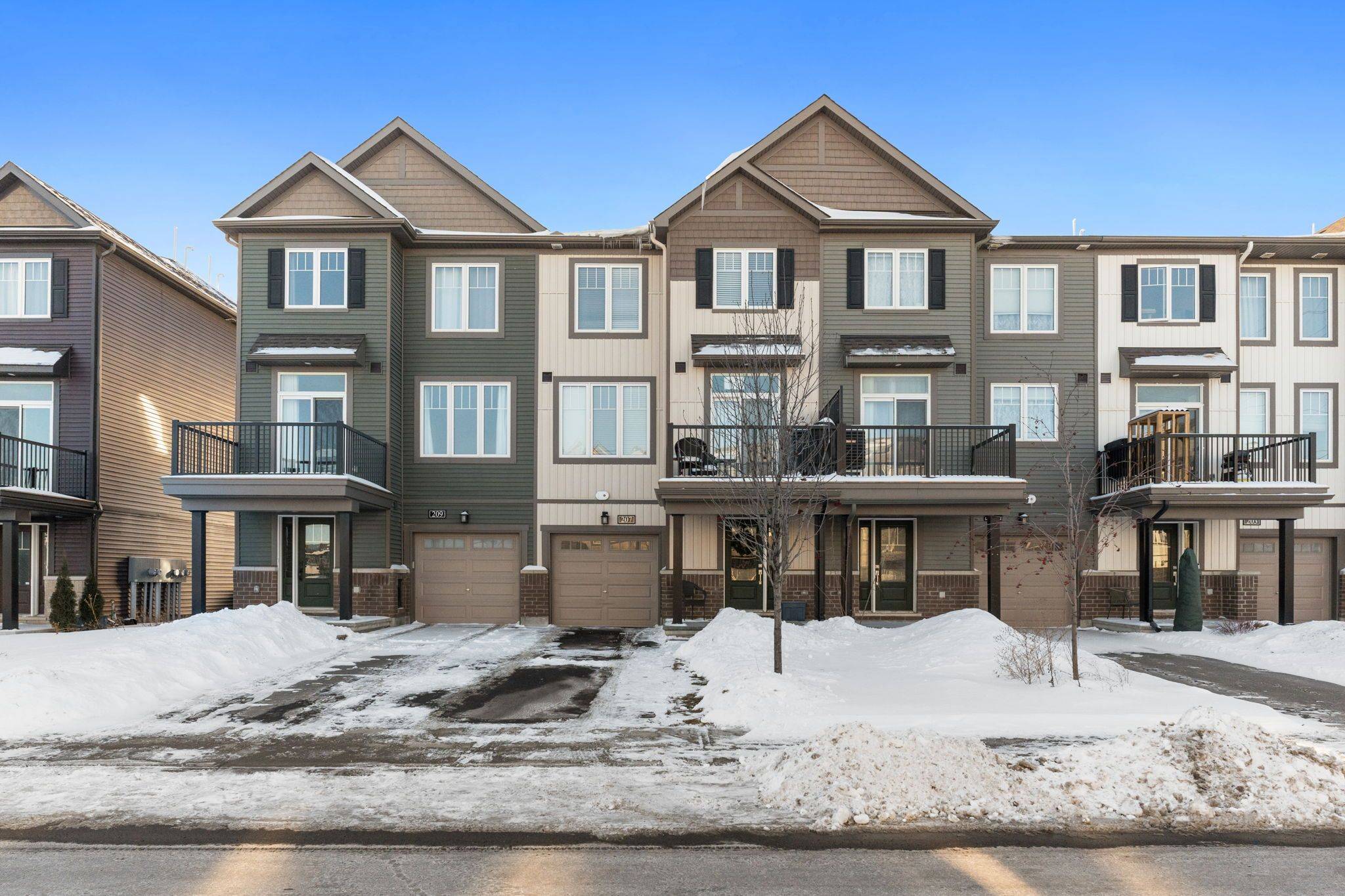 Barrhaven, ON K2J 6R9,207 Liebe TER