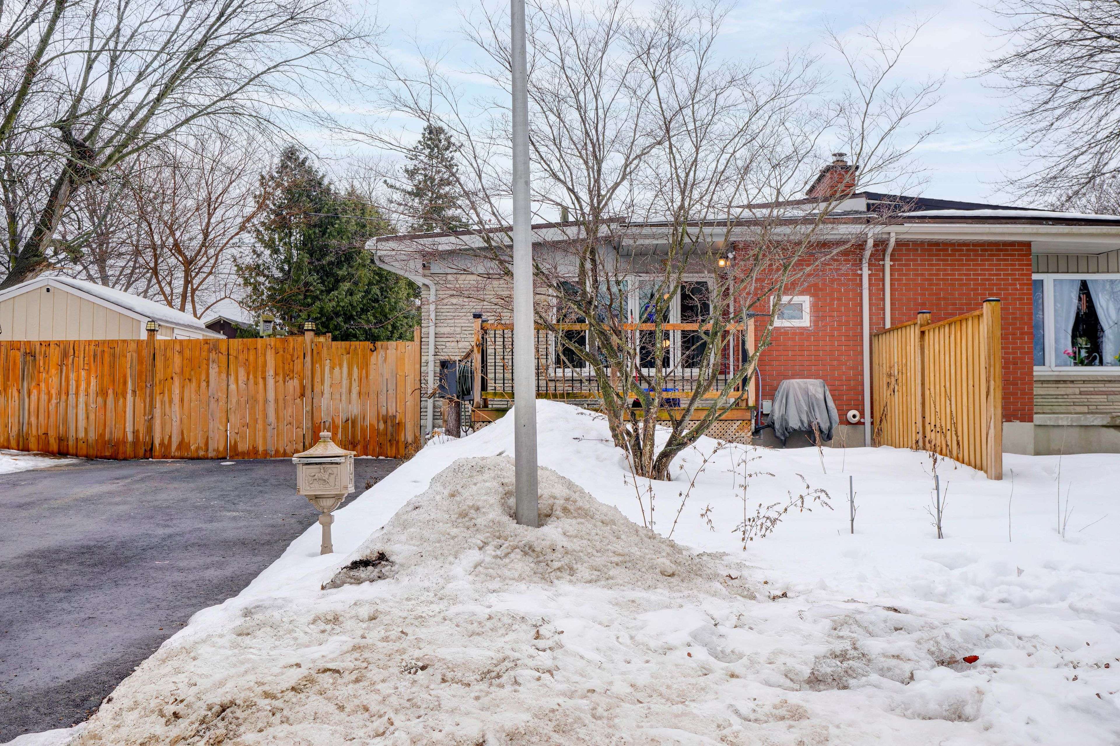 London, ON N5Z 4C1,3 Almond RD