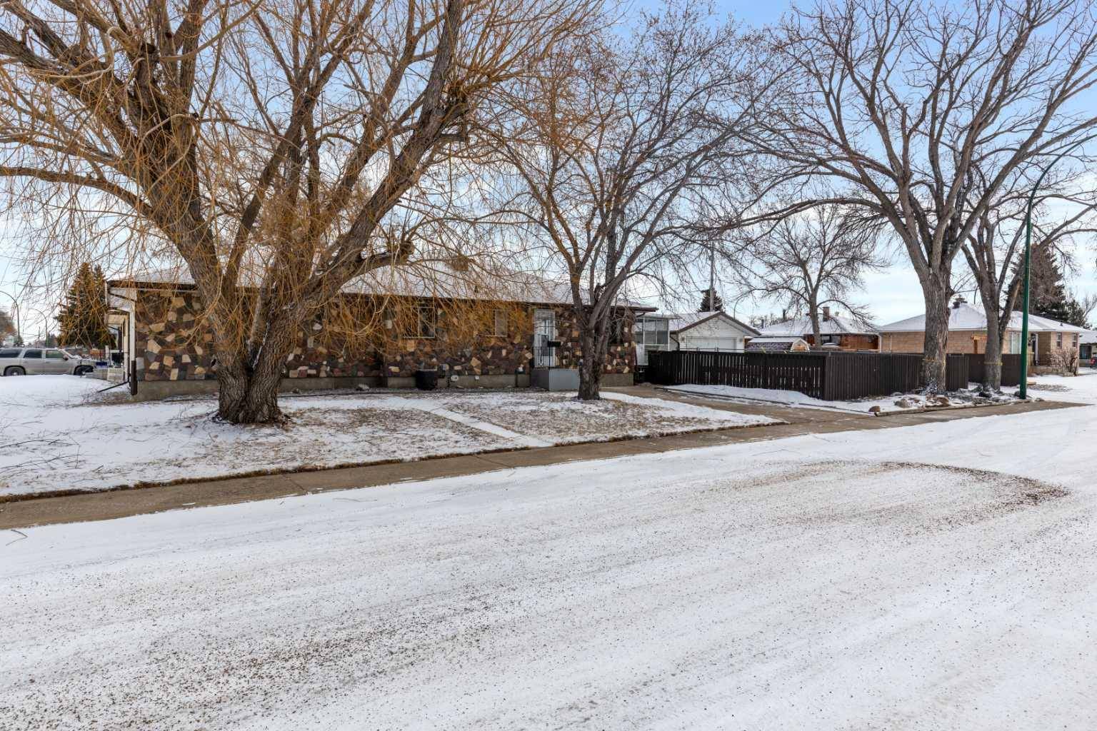Medicine Hat, AB T1A 6V9,188 Burns CRES NW