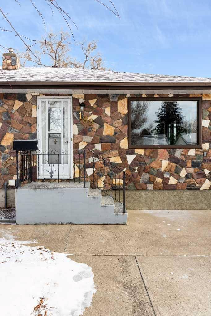 Medicine Hat, AB T1A 6V9,188 Burns CRES NW