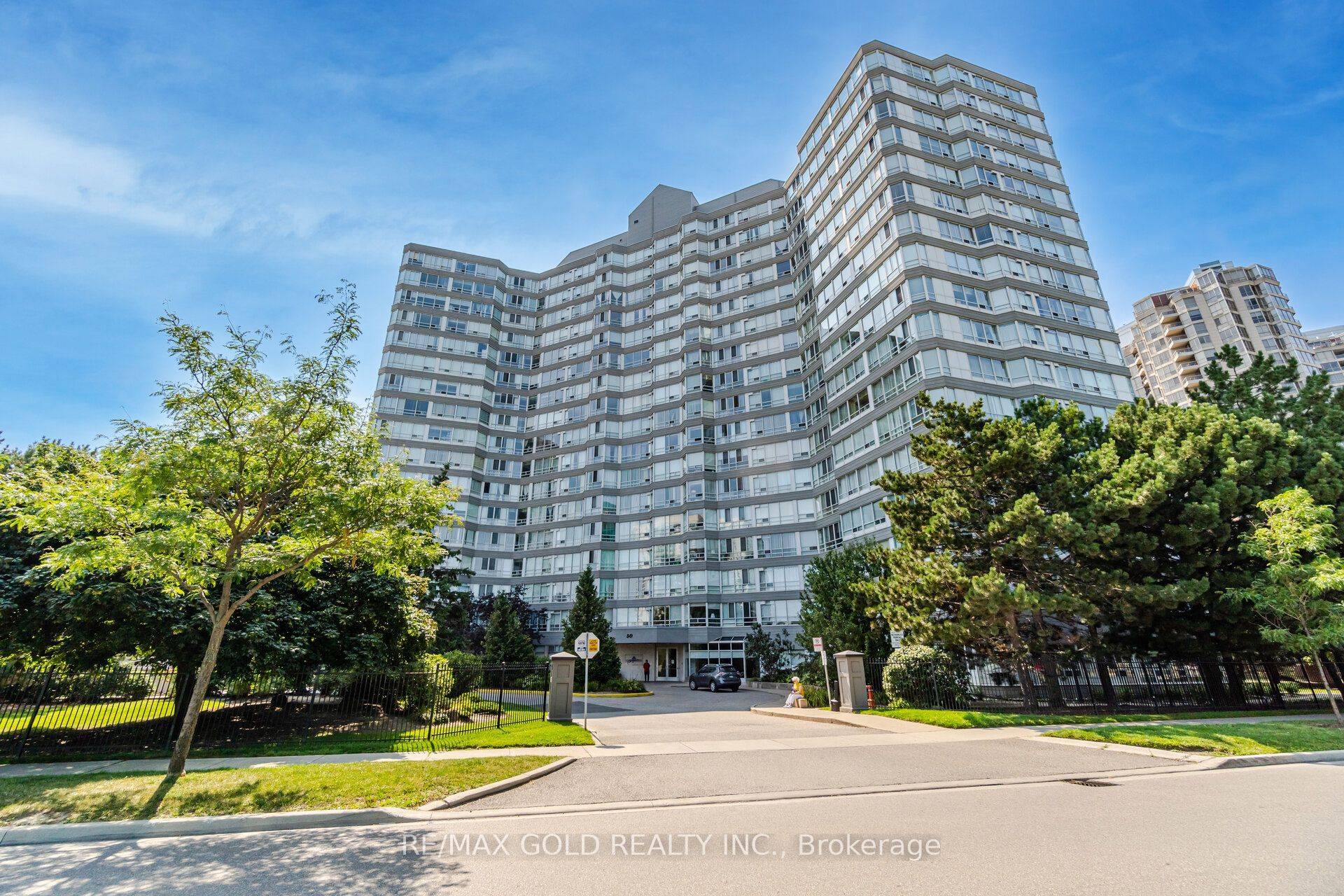 Mississauga, ON L5R 1Y2,50 Kingsbridge Garden CIR #812