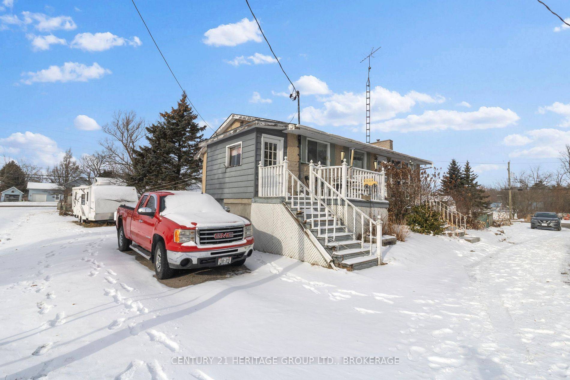 Elizabethtown-kitley, ON K0E 1M0,16 Laura ST