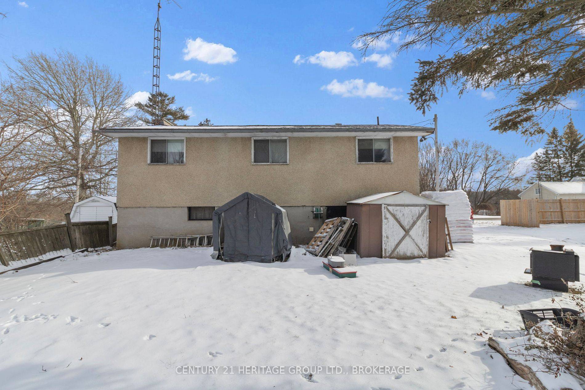 Elizabethtown-kitley, ON K0E 1M0,16 Laura ST