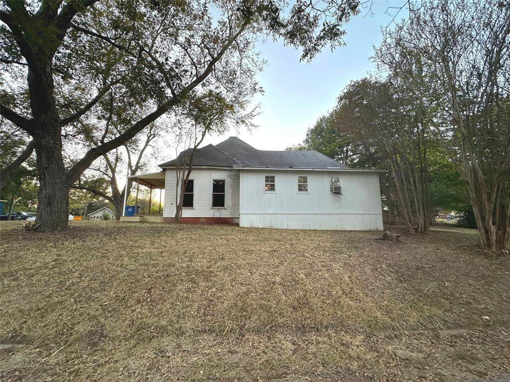 Grand Saline, TX 75140,219 E Jordan Street